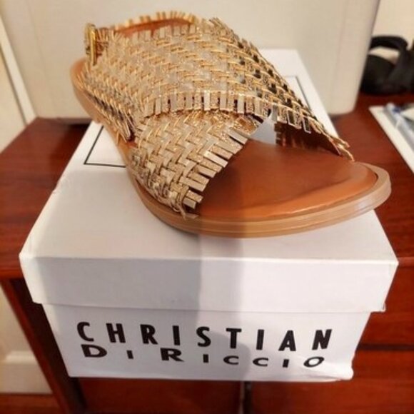 New in Box Christian DiRiccio Gold Leather Woven Sandals size 7.5M Made in Italy - Picture 1 of 1